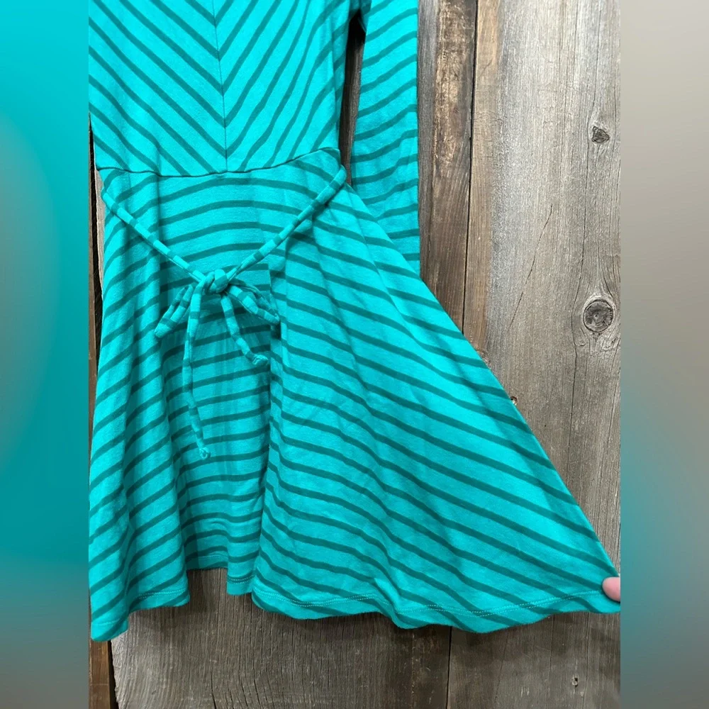 Old Navy Chevron Stripe Tie Waist Skater Dress in Green Size 8 Medium Girls
